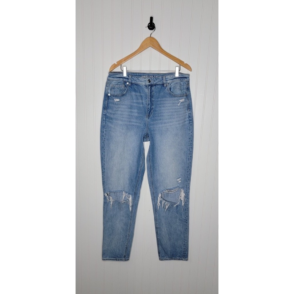 American Eagle Mom Jeans Women's size 14  Medium Wash‎ Distressed
